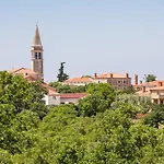 Vila In *